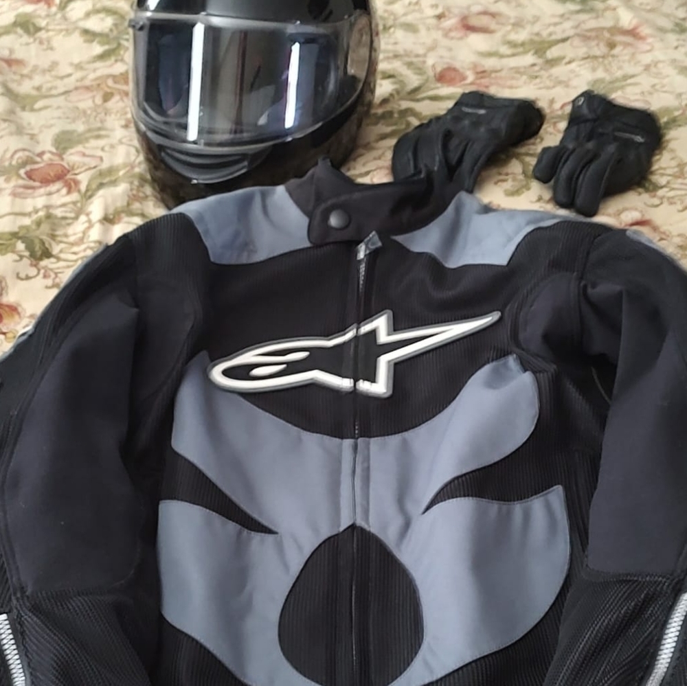 Size L, Color Black, and Brand Alpinestars.